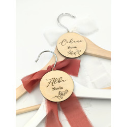 Percha boda con nombre