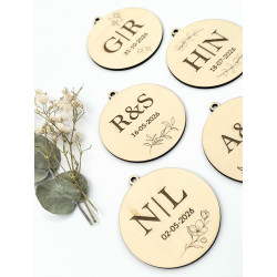 Percha boda con iniciales